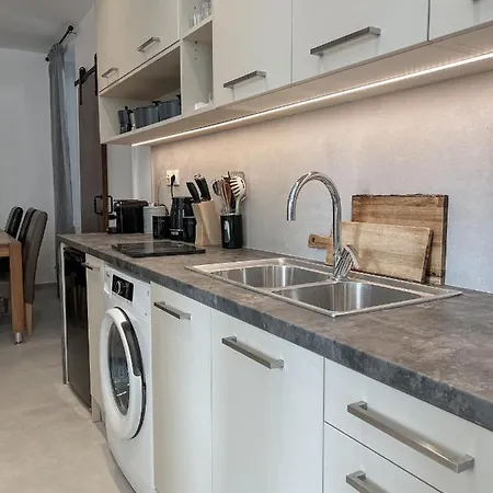 Katie's Lemon Tree House Villa *