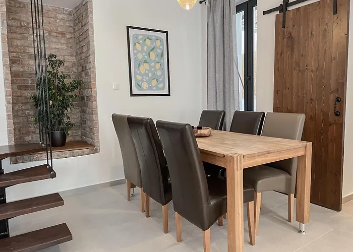 Katie's Lemon Tree House Volos